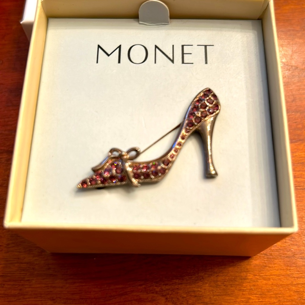 Monet vintage high heel shoe brooch silver tone purple rhinestones glam retro